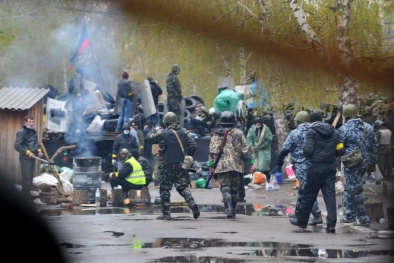 Tin mới nhất Ukraine 15/4: Chiếm sân bay quân sự